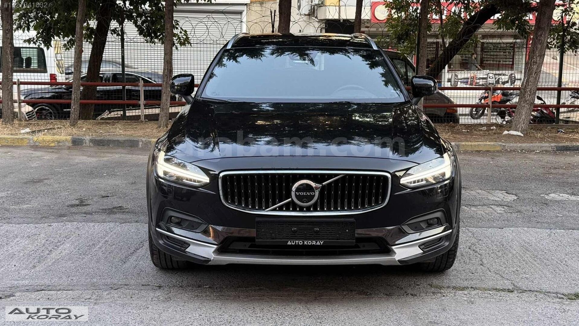 Galeriden Volvo V90 Cross Country 2.0 B5 Ultimate Bright 2023 Model İstanbul 80.000 km Siyah 2