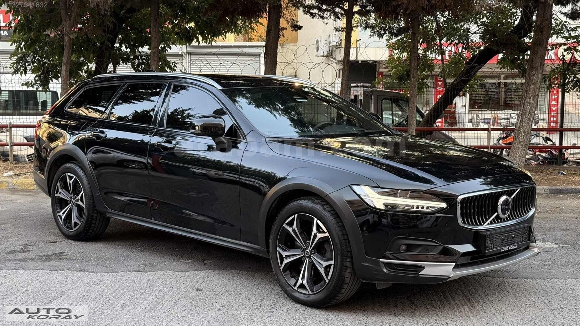 Galeriden Volvo V90 Cross Country 2.0 B5 Ultimate Bright 2023 Model İstanbul 80.000 km Siyah 3