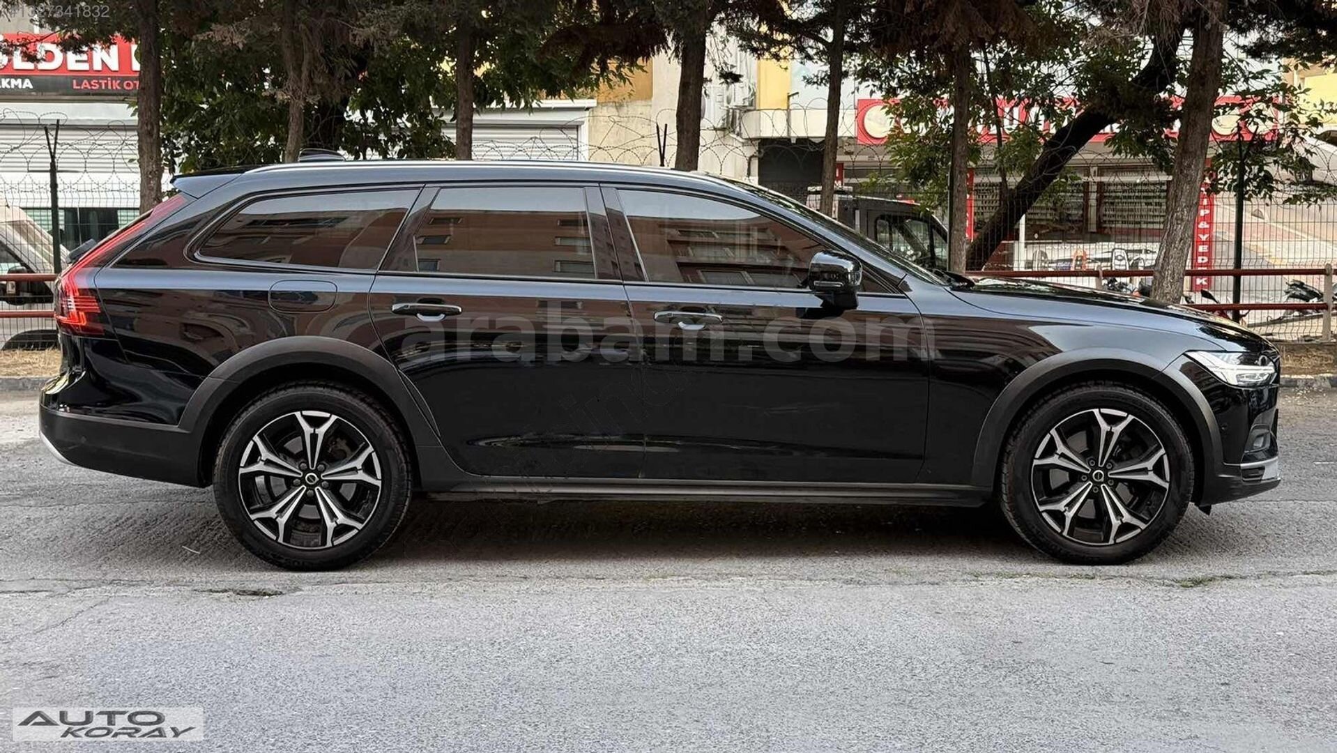 Galeriden Volvo V90 Cross Country 2.0 B5 Ultimate Bright 2023 Model İstanbul 80.000 km Siyah 5