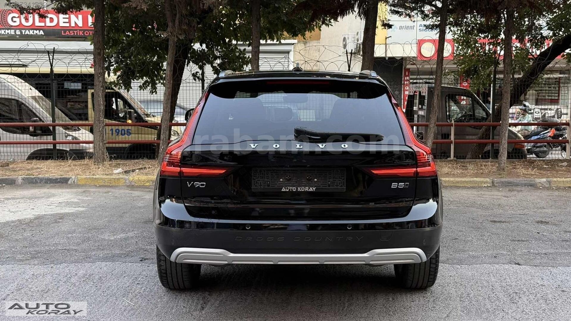 Galeriden Volvo V90 Cross Country 2.0 B5 Ultimate Bright 2023 Model İstanbul 80.000 km Siyah 7