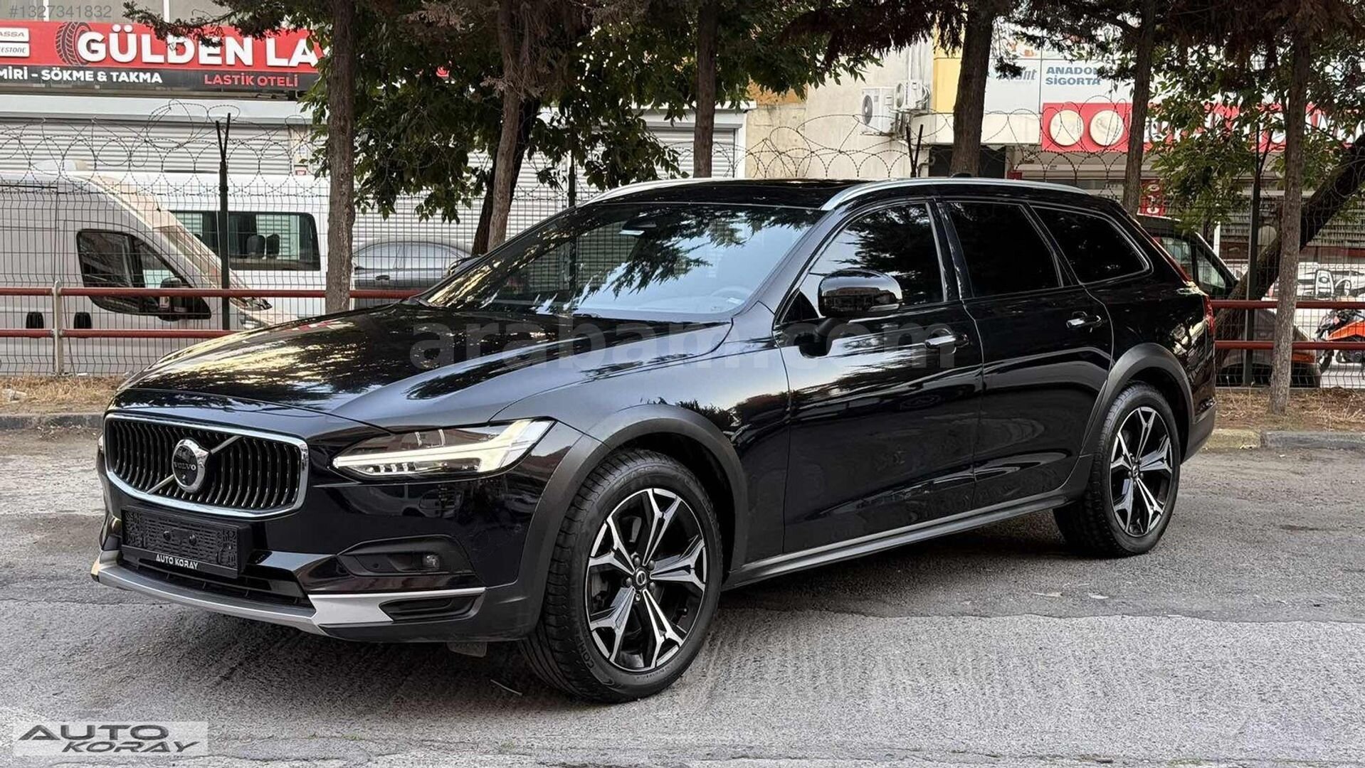 Galeriden Volvo V90 Cross Country 2.0 B5 Ultimate Bright 2023 Model İstanbul 80.000 km Siyah 1