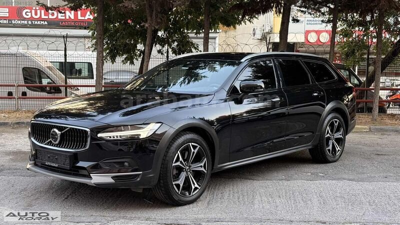 Galeriden Volvo V90 Cross Country 2.0 B5 Ultimate Bright 2023 Model İstanbul 80.000 km Siyah