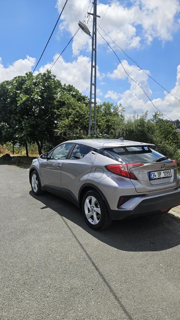 Sahibinden Toyota C-HR 1.8 Hybrid Advance 2017 Model 2
