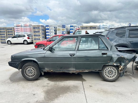 Galeriden Renault 9 Ankara