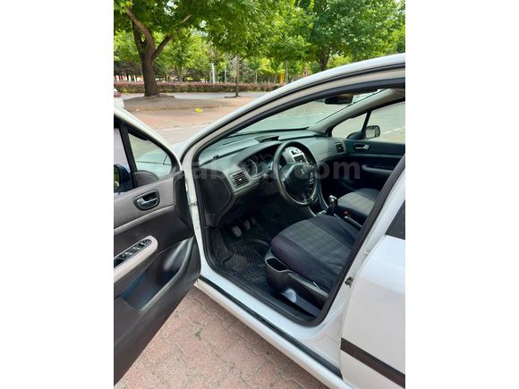 2002 MODEL PEUGEOT 307 1.6 XR