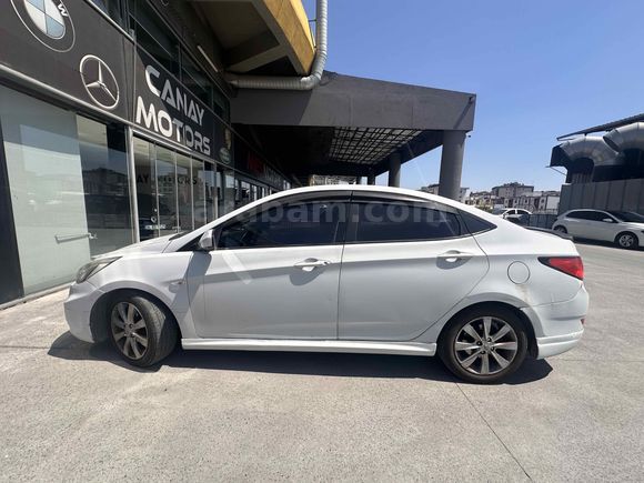Galeriden Hyundai Accent Blue 1.6 CRDI Mode Plus 2017 Model İstanbul