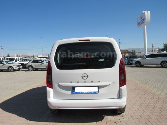 BÜYÜKSOYLU'DAN 2026 MODEL OPEL COMBO 1.5D ESENTİAL AT8 FL 130 HP
