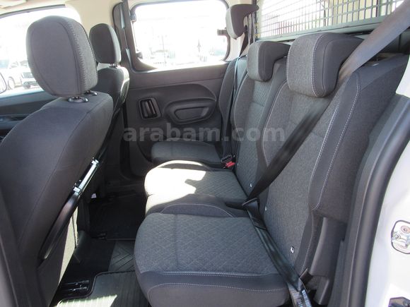 BÜYÜKSOYLU'DAN 2026 MODEL OPEL COMBO 1.5D ESENTİAL AT8 FL 130 HP