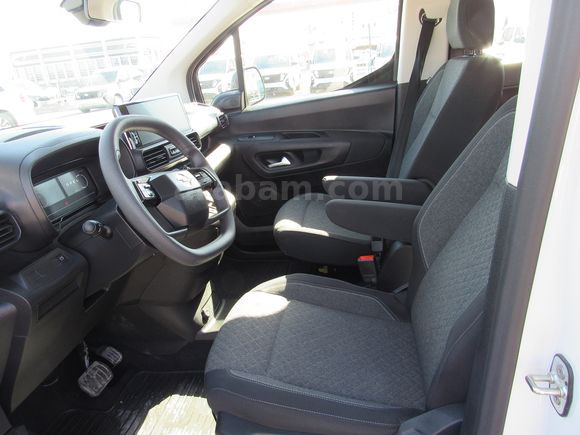 BÜYÜKSOYLU'DAN 2026 MODEL OPEL COMBO 1.5D ESENTİAL AT8 FL 130 HP