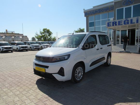 BÜYÜKSOYLU'DAN 2026 MODEL OPEL COMBO 1.5D ESENTİAL AT8 FL 130 HP