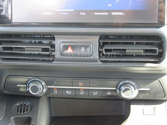 BÜYÜKSOYLU'DAN 2026 MODEL OPEL COMBO 1.5D ESENTİAL AT8 FL 130 HP