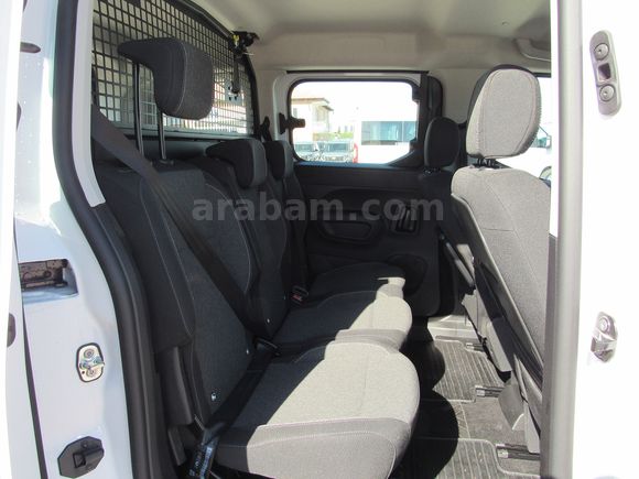 BÜYÜKSOYLU'DAN 2026 MODEL OPEL COMBO 1.5D ESENTİAL AT8 FL 130 HP