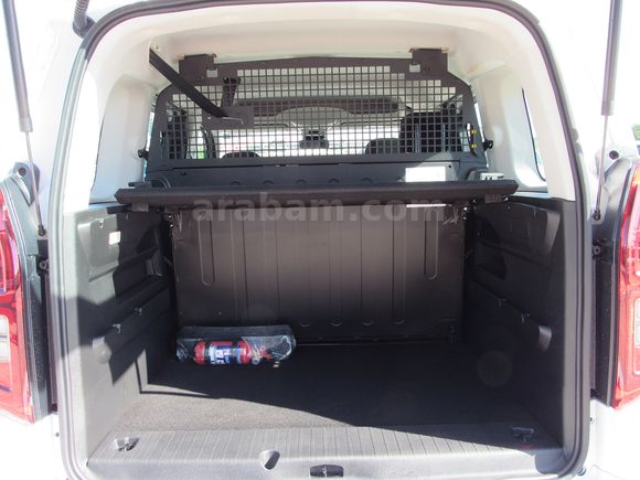 BÜYÜKSOYLU'DAN 2026 MODEL OPEL COMBO 1.5D ESENTİAL AT8 FL 130 HP
