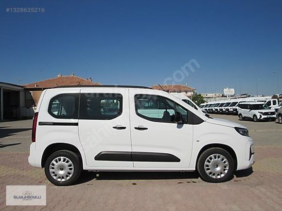 BÜYÜKSOYLU'DAN 2026 MODEL OPEL COMBO 1.5D ESSENTİAL AT8 FL 130HP