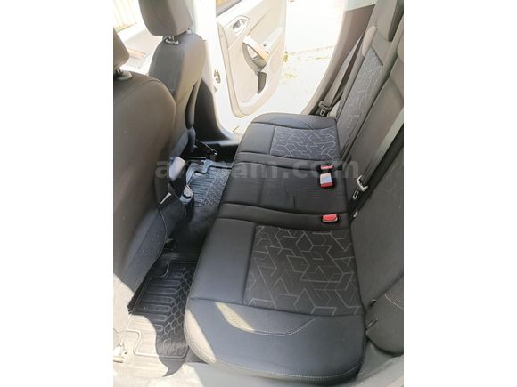 Sahibinden Peugeot 2008 1.6 e-HDi Active 2014 Model  210.000 km Beyaz