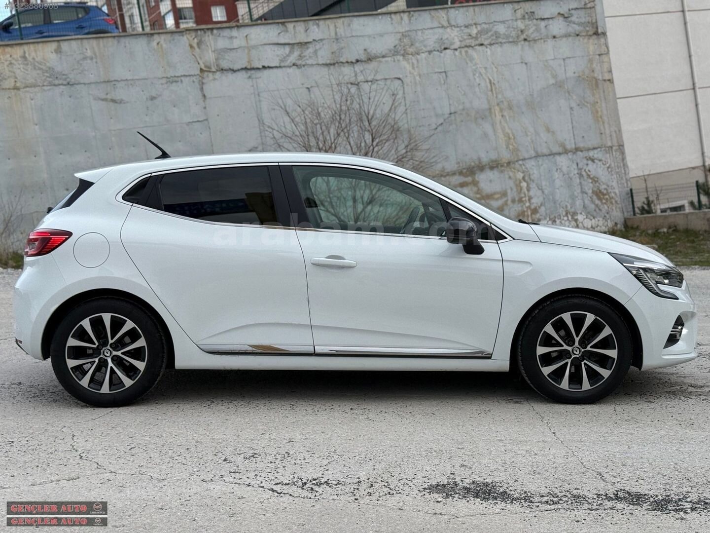 Galeriden Renault Clio 1.0 TCe Icon 2023 Model Yozgat 55.000 km Beyaz 4