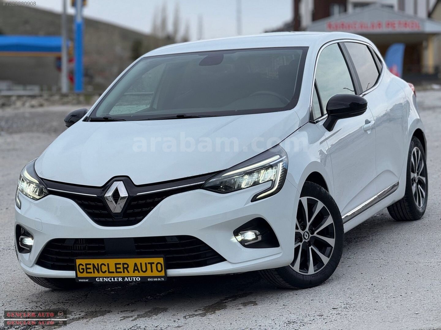 Galeriden Renault Clio 1.0 TCe Icon 2023 Model Yozgat 55.000 km Beyaz 1