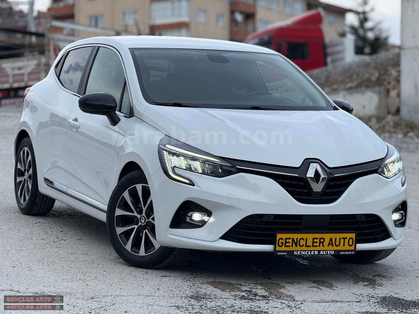 Galeriden Renault Clio 1.0 TCe Icon 2023 Model Yozgat 55.000 km Beyaz 3