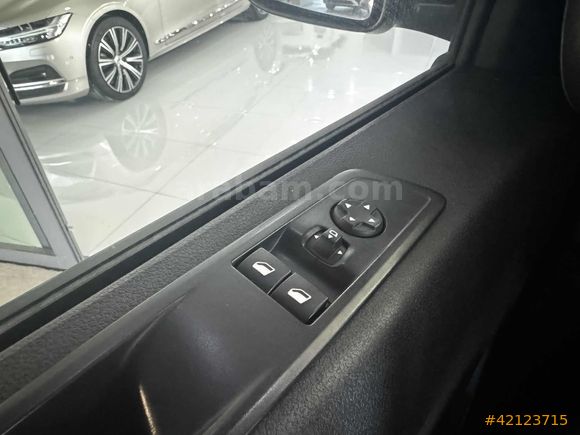 YKTCAR AUTOGROSS'DAN 2024 VİVARO HATASIZ BOYASIZ