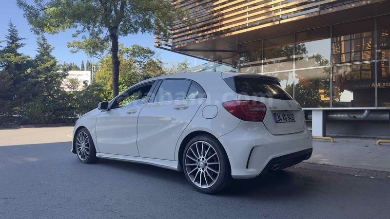 Sahibinden Mercedes - Benz A 180 AMG Sport 2015 Model İstanbul 119.600 km Beyaz