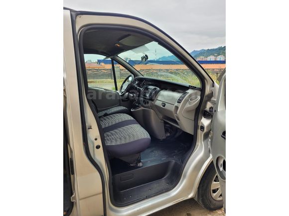 Galeriden Renault Trafic Multix 1.9 dCi Confort 2005 Model Rize