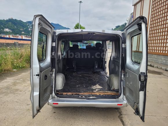 Galeriden Renault Trafic Multix 1.9 dCi Confort 2005 Model Rize