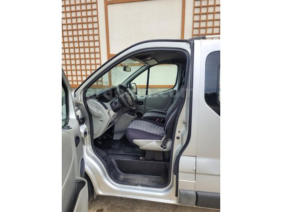 Galeriden Renault Trafic Multix 1.9 dCi Confort 2005 Model Rize