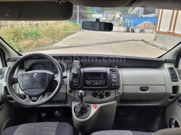 Galeriden Renault Trafic Multix 1.9 dCi Confort 2005 Model Rize