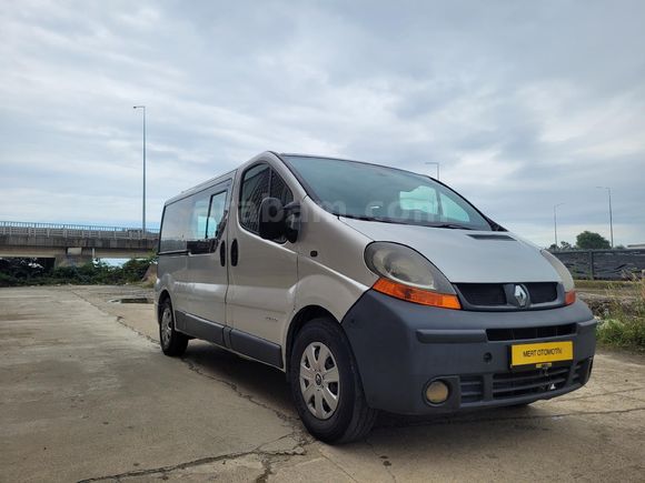 Galeriden Renault Trafic Multix 1.9 dCi Confort 2005 Model Rize