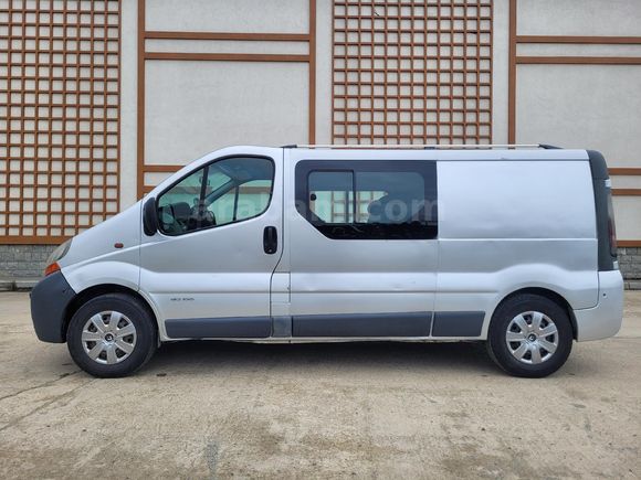 Galeriden Renault Trafic Multix 1.9 dCi Confort 2005 Model Rize