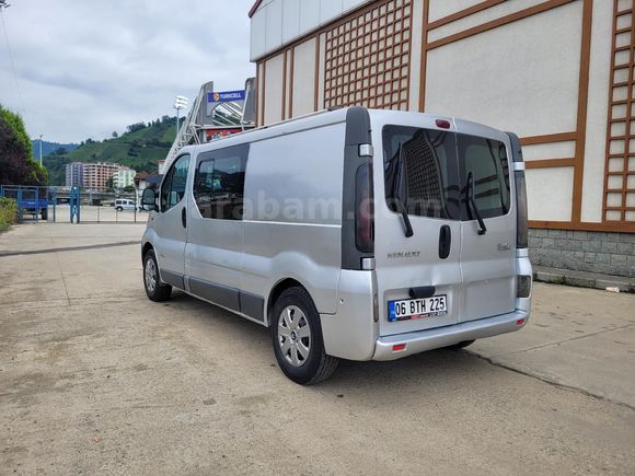 Galeriden Renault Trafic Multix 1.9 dCi Confort 2005 Model Rize