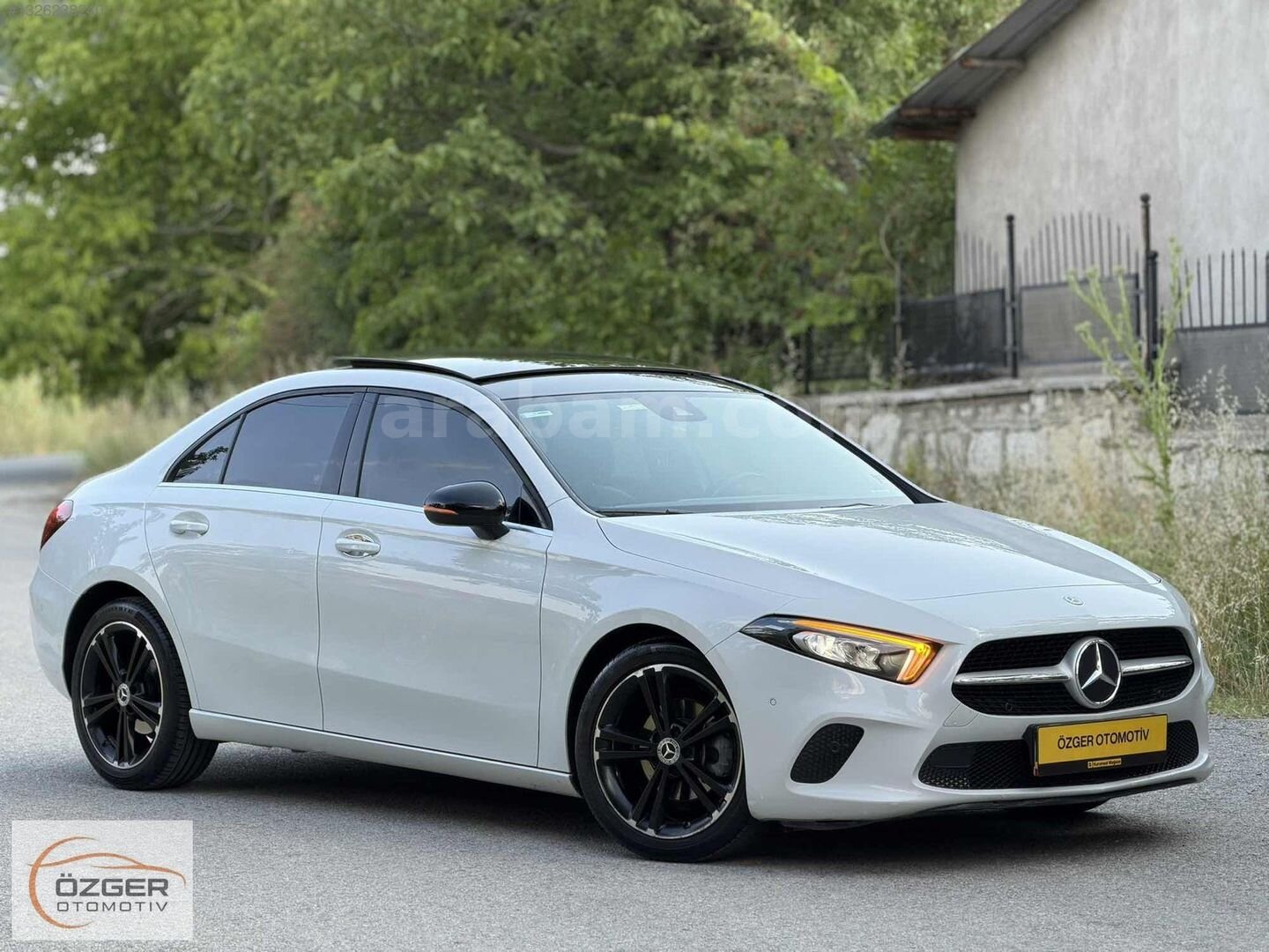 Galeriden Mercedes - Benz A 180 d Style 2020 Model Kütahya 108.000 km Beyaz 4