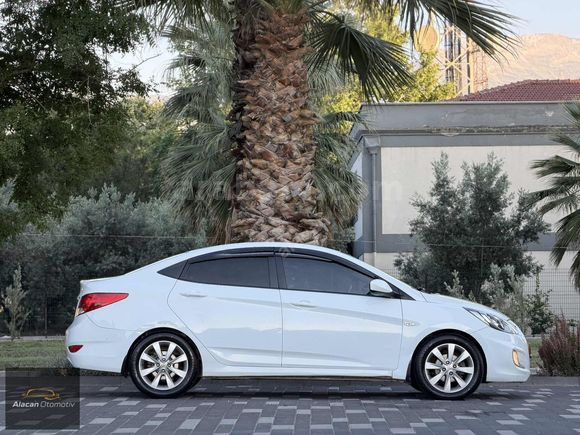 HYUNDAİ ACCENT BLUE 1.6 CRDİ 2014 CAM GİBİ TEMİZLİKTE