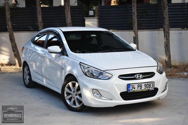Galeriden Hyundai Accent Blue 1.6 CRDI Mode Plus 2016 Model İstanbul 180.000 km Beyaz