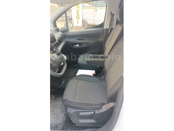 Galeriden Opel Combo 1.5 CDTI Essential 2025 Model Adana