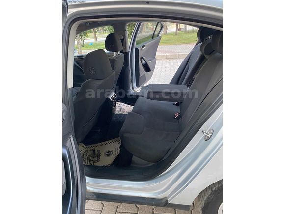 EKSPERLİ DEĞIŞENSIZ CAM MİSALİ PASSAT