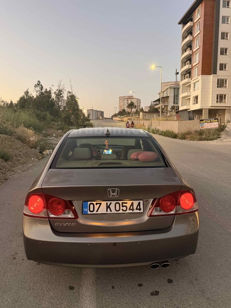 Sahibinden Honda Civic 1.6 Elegance 2009 Model 254.000 km Füme 3