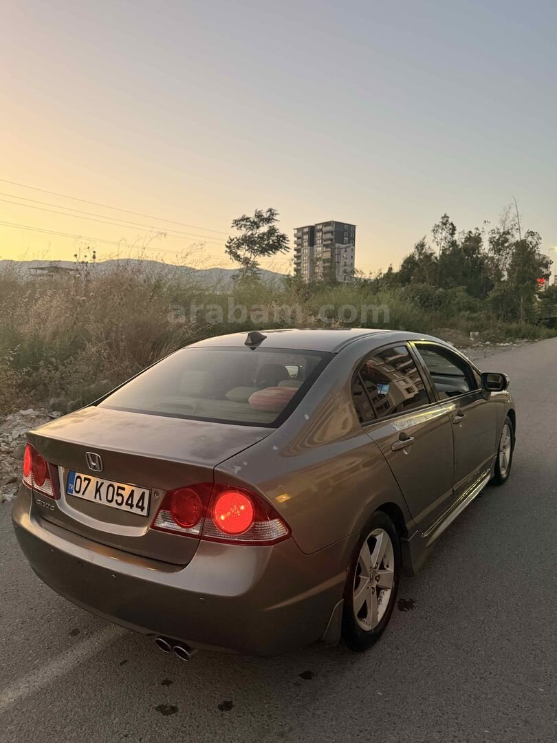 Sahibinden Honda Civic 1.6 Elegance 2009 Model 254.000 km Füme 4