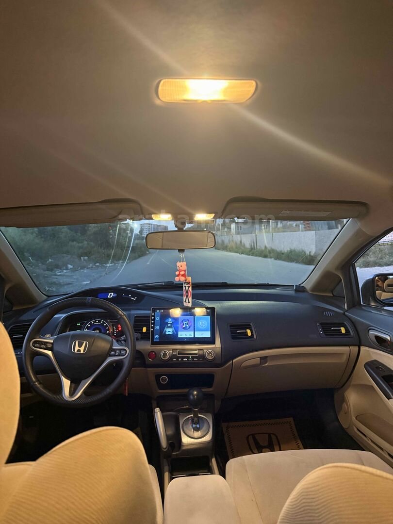 Sahibinden Honda Civic 1.6 Elegance 2009 Model 254.000 km Füme 7