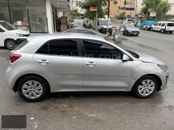 2021 RİO AZ HASARLI ÇALIŞIR YÜRÜR