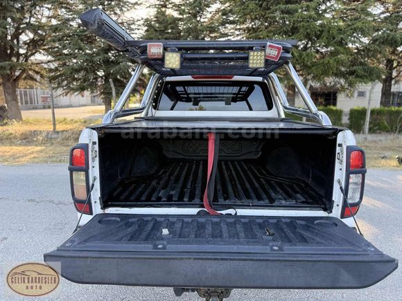 HATASIZ 2016 MODEL PLATİNUM OTOMATİK NAVARA 4*4 FUL KİTLİ