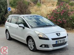 CAM TAVANLI FUL PAKET 7 KOLTUKLU BAKIMLI TAM BİR AİLE ARACI