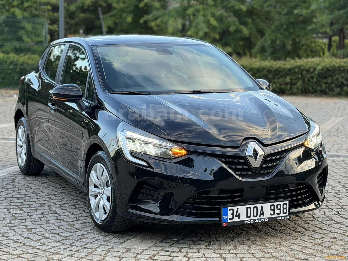 Galeriden Renault Clio 1.0 TCe Joy 2020 Model İstanbul 129.000 km Siyah 2