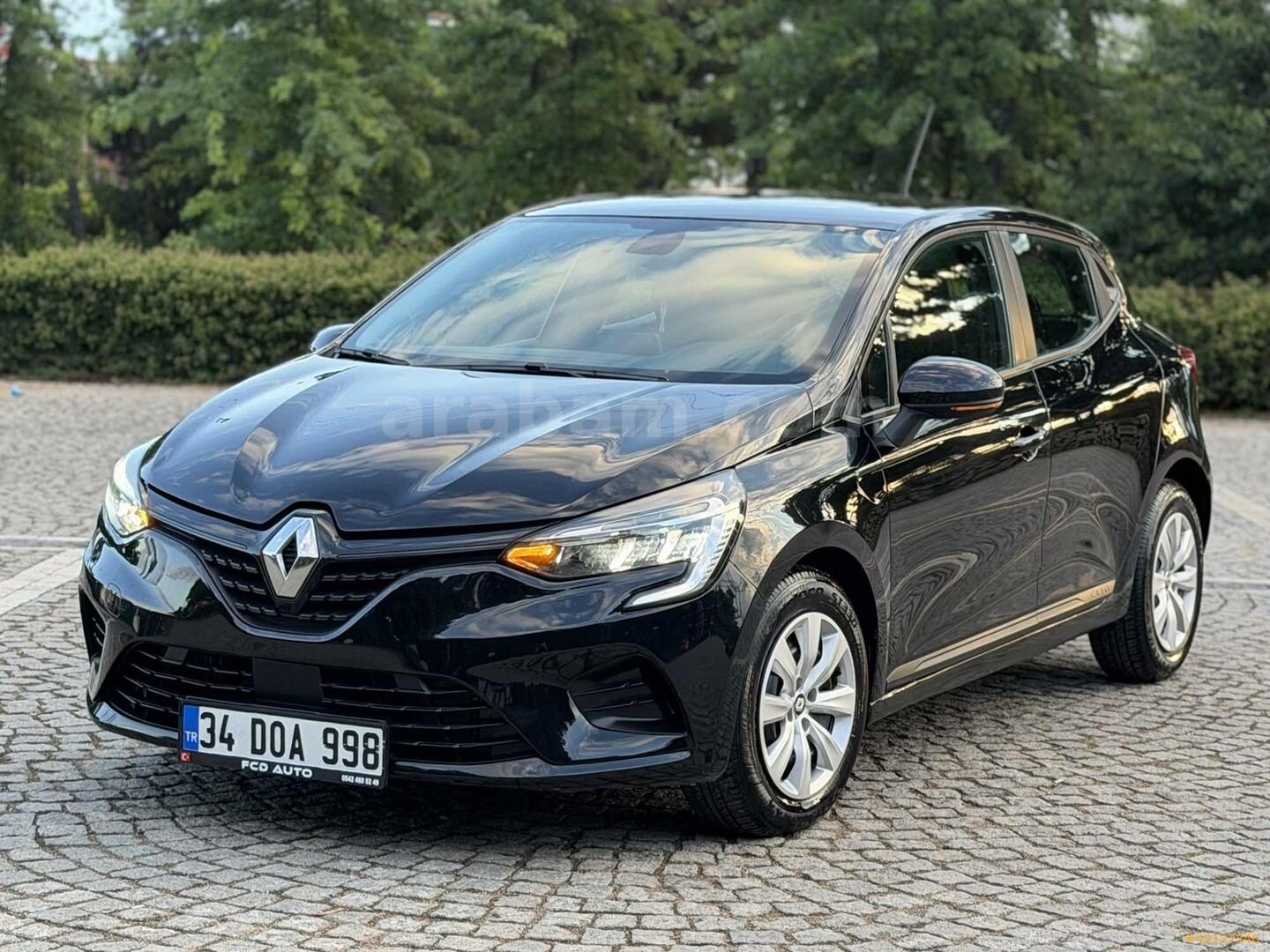 Galeriden Renault Clio 1.0 TCe Joy 2020 Model İstanbul 129.000 km Siyah 4