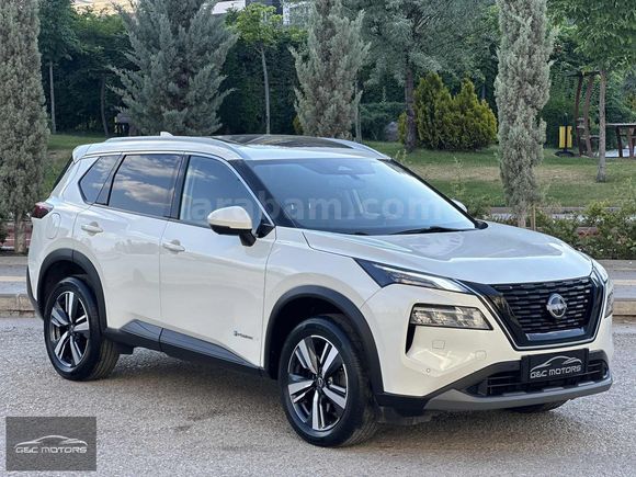-- NISSAN X-TRAIL 1.5 e-FORCE SKYPACK 4X4 40.500KM HATASIZ