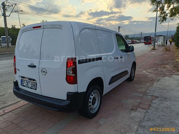 2025 OPEL COMBO CARGO EDİTİON 1.5D 11 BİN KMDE HATASIZ SIFIR AYR
