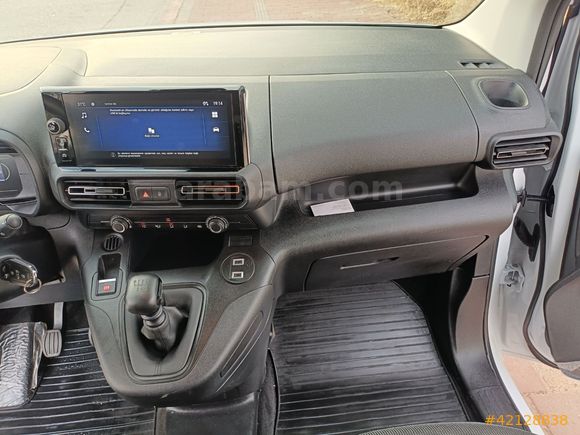 2025 OPEL COMBO CARGO EDİTİON 1.5D 11 BİN KMDE HATASIZ SIFIR AYR