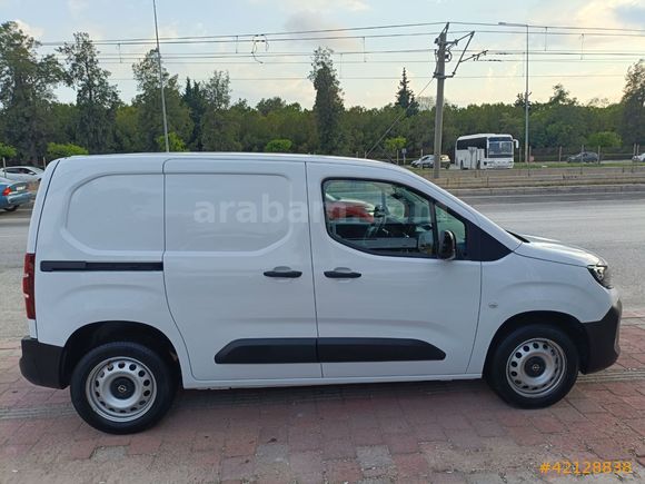 2025 OPEL COMBO CARGO EDİTİON 1.5D 11 BİN KMDE HATASIZ SIFIR AYR