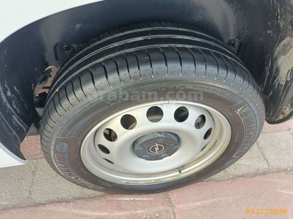 2025 OPEL COMBO CARGO EDİTİON 1.5D 11 BİN KMDE HATASIZ SIFIR AYR
