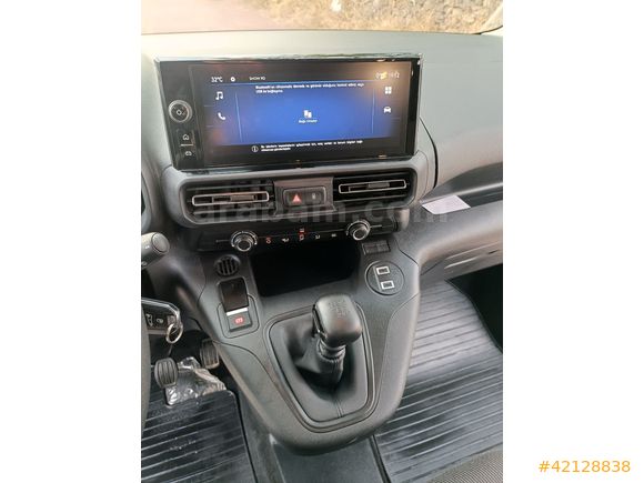 2025 OPEL COMBO CARGO EDİTİON 1.5D 11 BİN KMDE HATASIZ SIFIR AYR